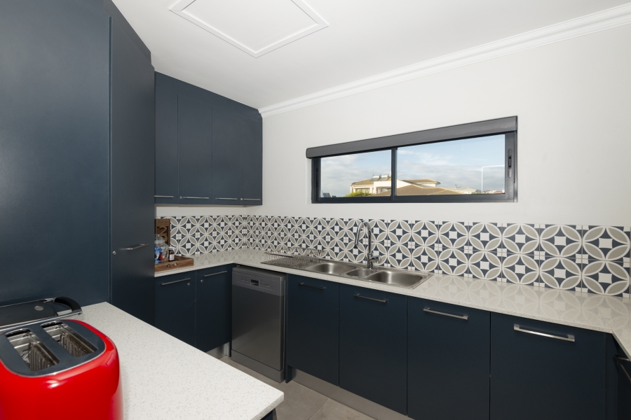 5 Bedroom Property for Sale in Myburgh Park Western Cape
